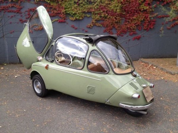 Heinkel Kabine е микроавтомобил, проектиран от Heinkel Flugzeugwwrke и произвеждан от 1956 до 1958 г. Производството е прехвърлено по лиценз на Dundalk Engineering Company в Ирландия през 1958 г., но е оттеглен малко по-късно поради лош контрол на качеството. Производството започва отново през 1960 г., пак по лиценз, под името Trojan 200 във Великобритания и продължава до 1966 г. Теглото е 243 кг.